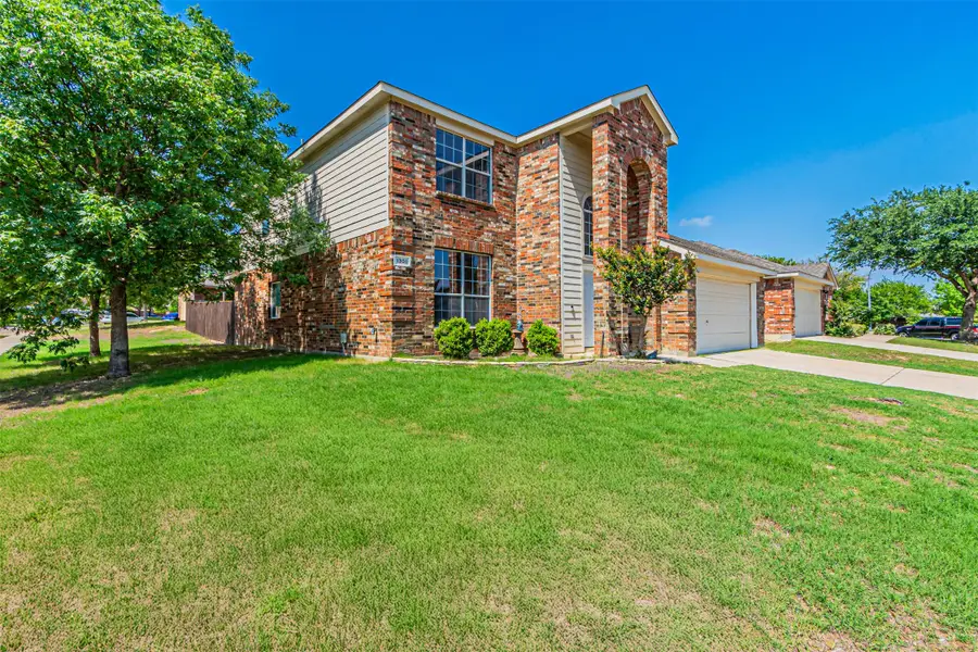 1301 Hennessey Court, Fort Worth, TX 76131 - Image #3