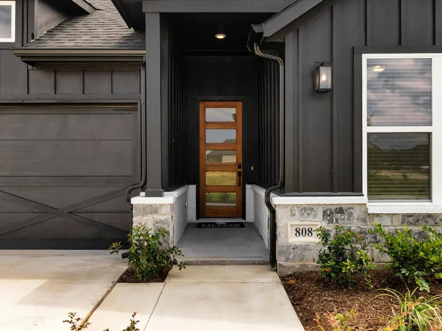 808 Tesslynn Avenue, Godley, TX 76044 - Image #2