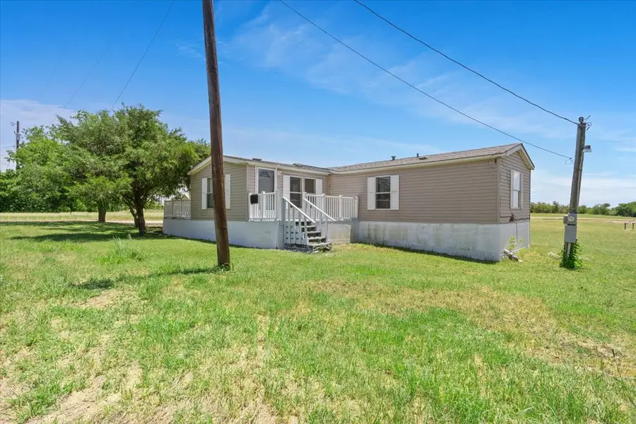 216 Moore Street, Rogers, TX 76569 - #3