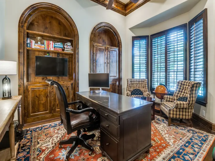 656 Clearwater Drive, Irving, TX 75039 - Image #3