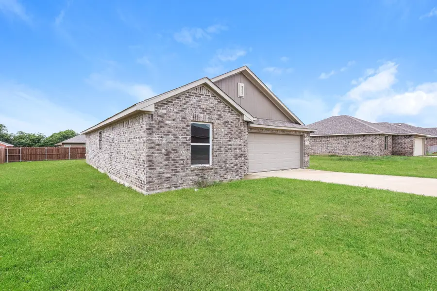819 S Sutton Street, Mabank, TX 75147 - Image #3