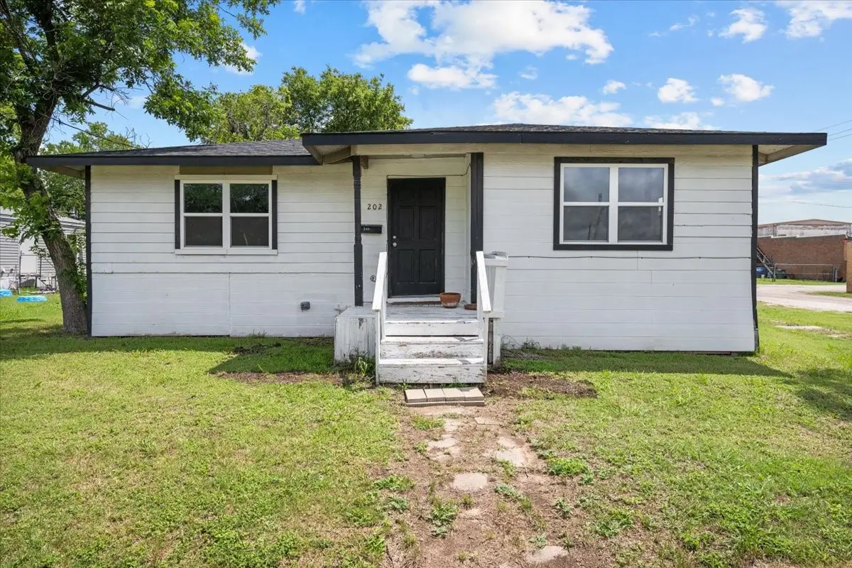 202 N Commerce Street, Mart, TX 76664 - Image #1