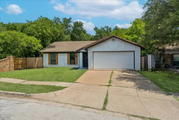 1527 Twin Post Drive, Arlington, TX 76014