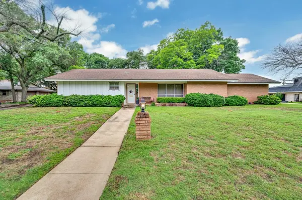 2832 Wooded Acres Drive, Waco, TX 76710