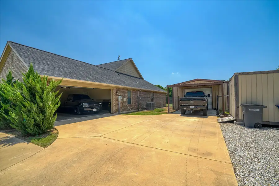 144 Brady Coleman Lane, Springtown, TX 76082 - Image #3