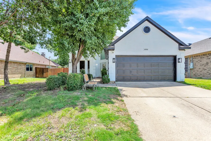 2806 Wandering Oak Drive, Corinth, TX 76208 - Image #2