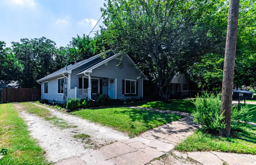211 Huron Street, Cleburne, TX 76031 - Image #2