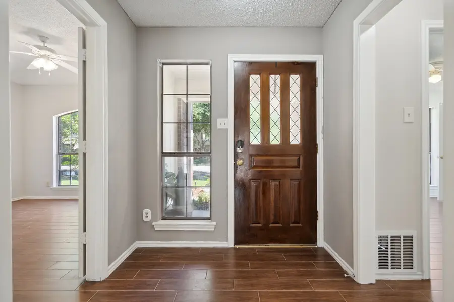 710 Cimarron Trail, Irving, TX 75063 - #2