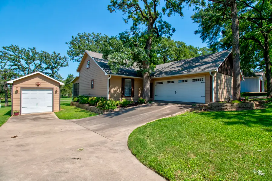 413 Cocopa Drive, Lake Kiowa, TX 76240 - Image #2
