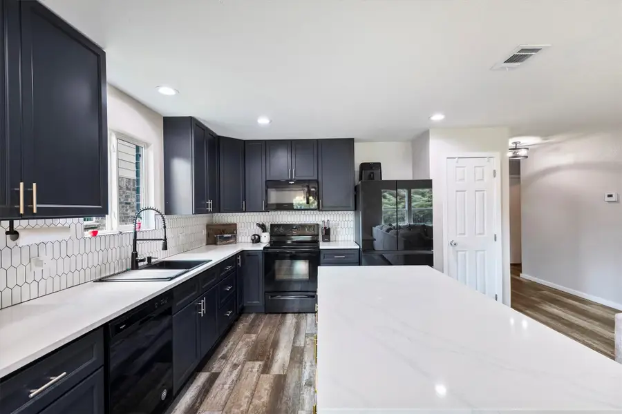 204 Waxberry Drive, Fate, TX 75189 - Image #2