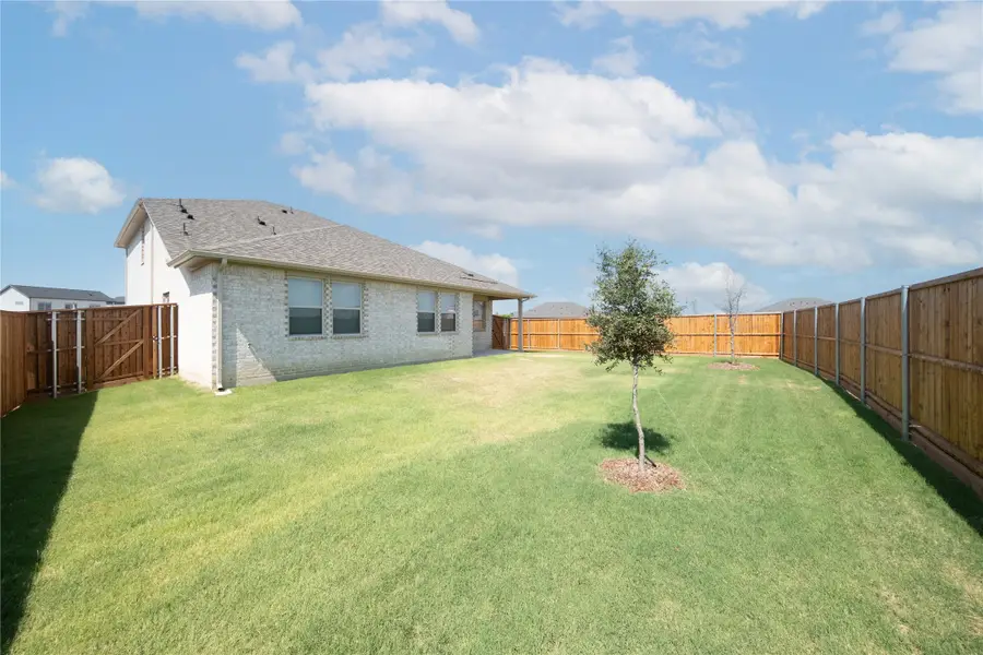 864 Jacquelyn Drive, Little Elm, TX 75068 - Image #2