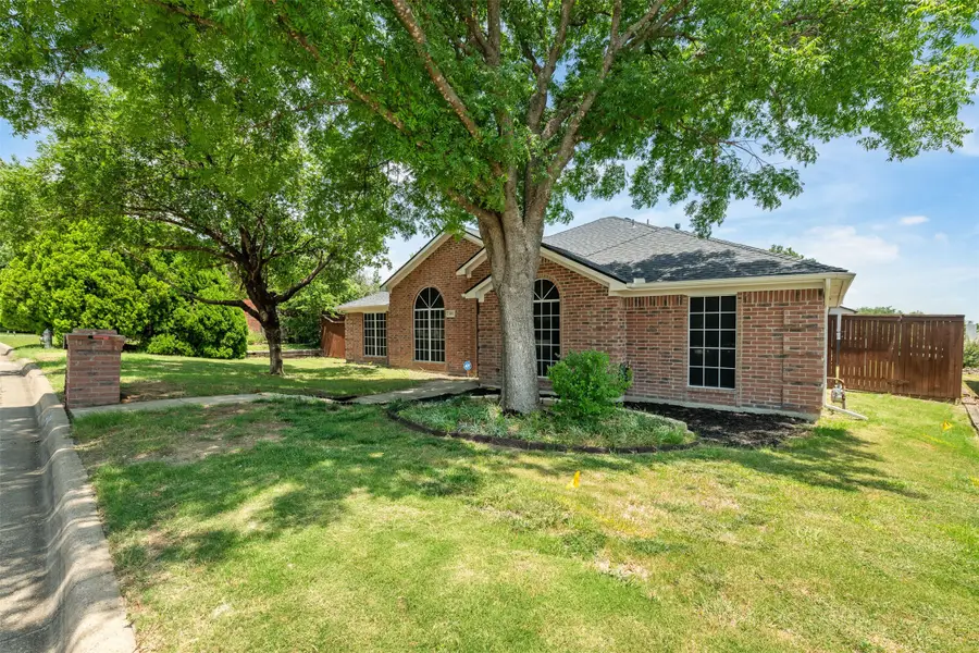 401 Deauville Drive, Fort Worth, TX 76108 - Image #3