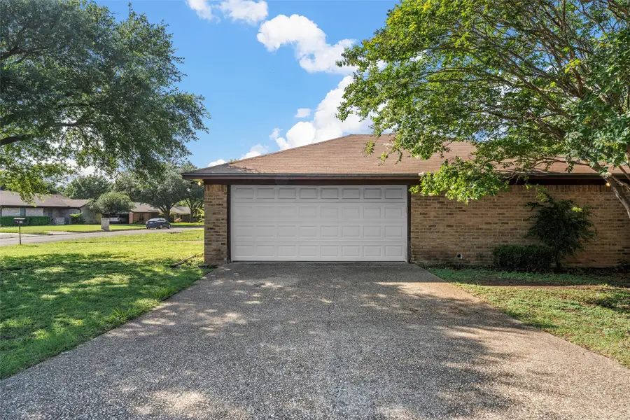 300 Travis Lane, Hewitt, TX 76643 - Image #3