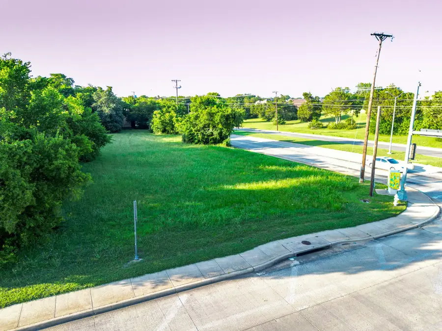 727 E Pleasant Run Road, Cedar Hill, TX 75104 - Image #2
