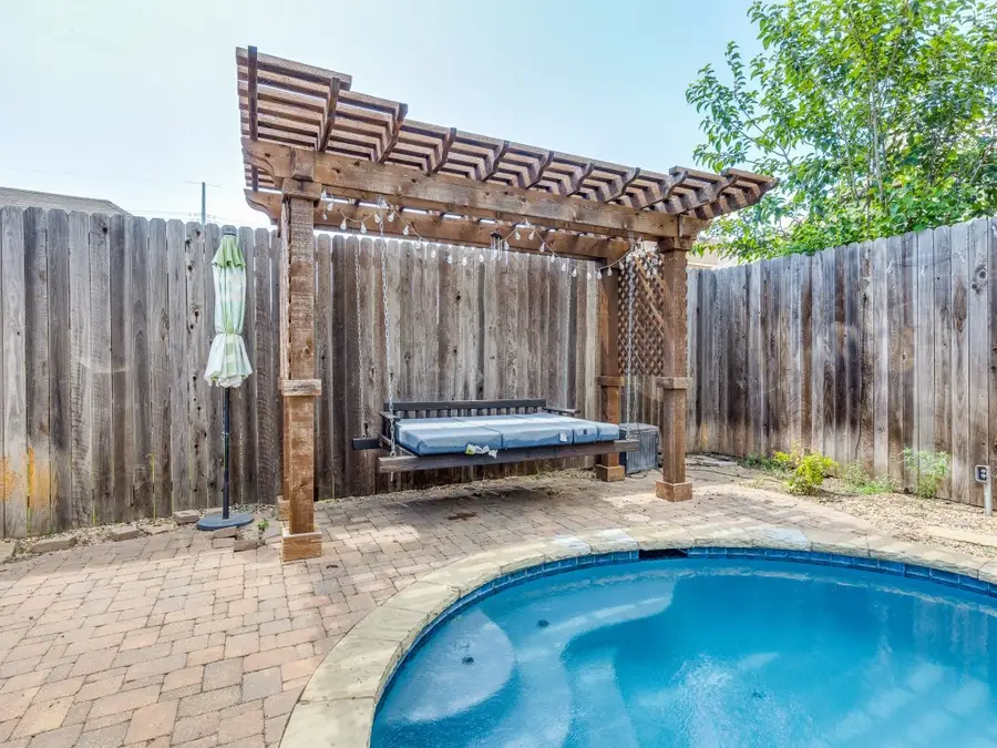 6356 Redeagle Creek Drive, Fort Worth, TX 76179 - Image #3
