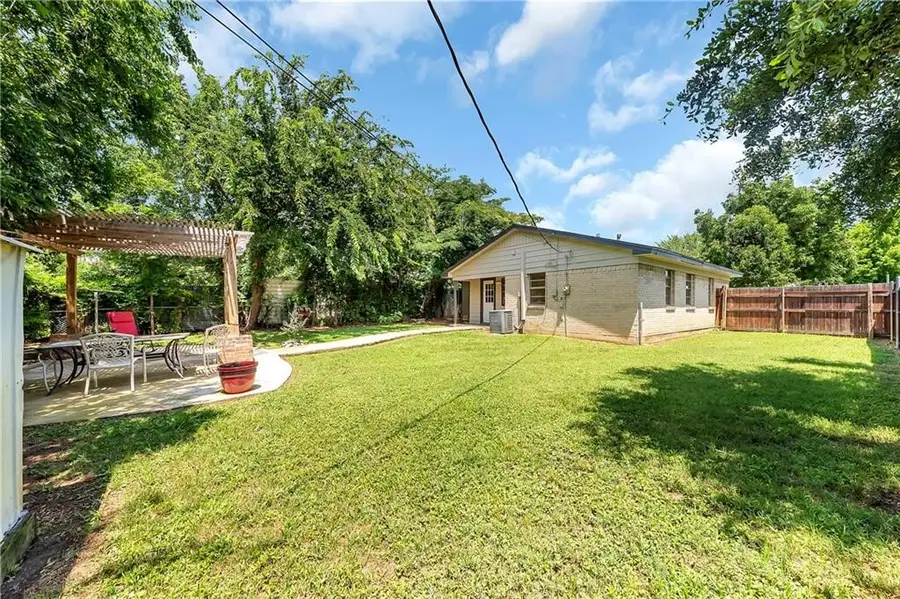 712 Ridgecrest Drive, Lewisville, TX 75067 - Image #2