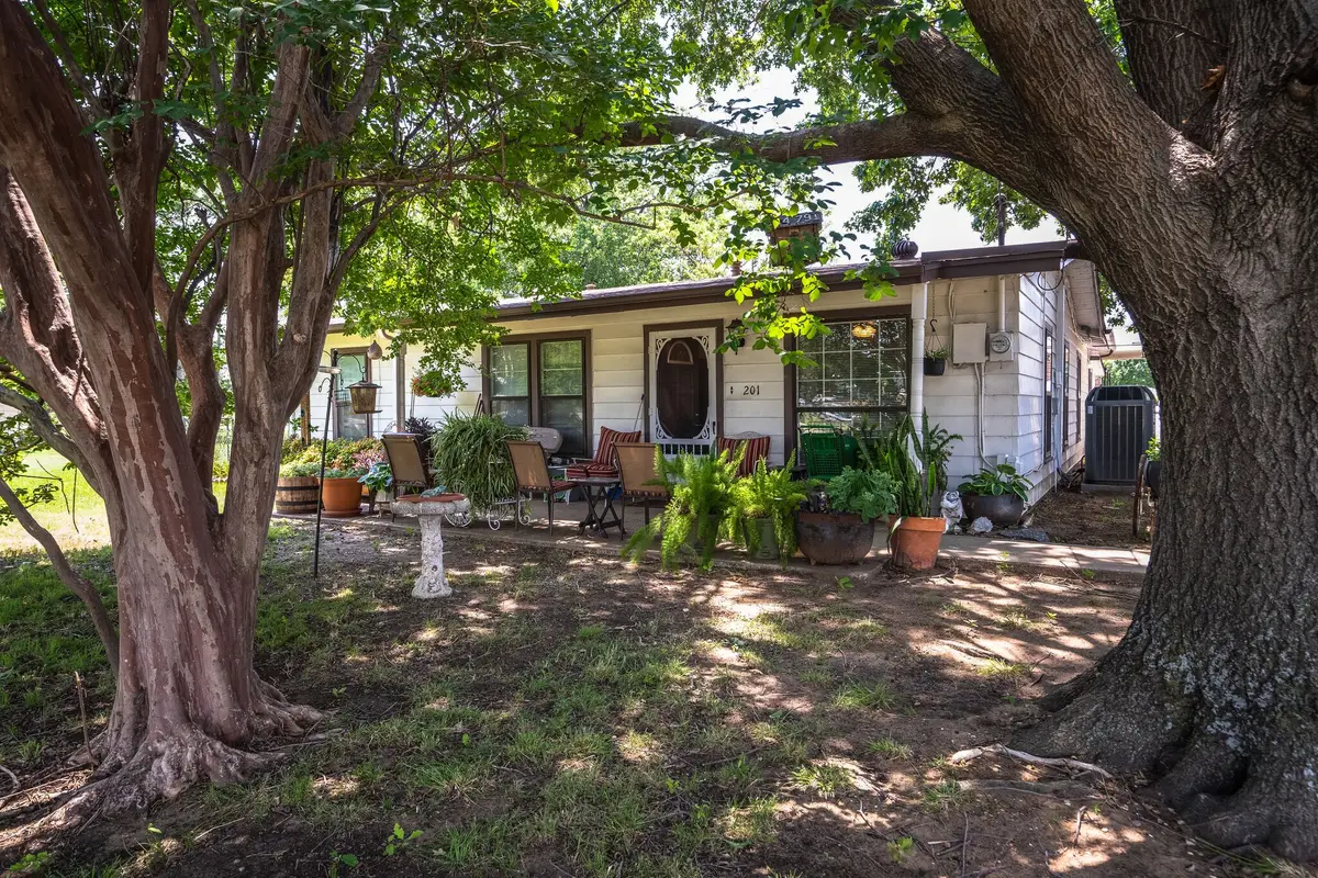 201 S Lake Dallas Drive, Lake Dallas, TX 75065 - Image #1