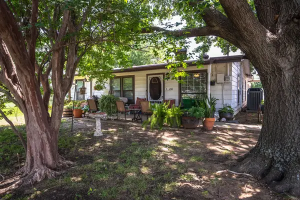 201 S Lake Dallas Drive, Lake Dallas, TX 75065