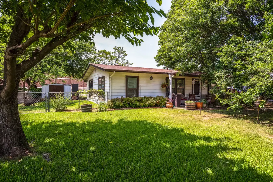 201 S Lake Dallas Drive, Lake Dallas, TX 75065 - Image #2