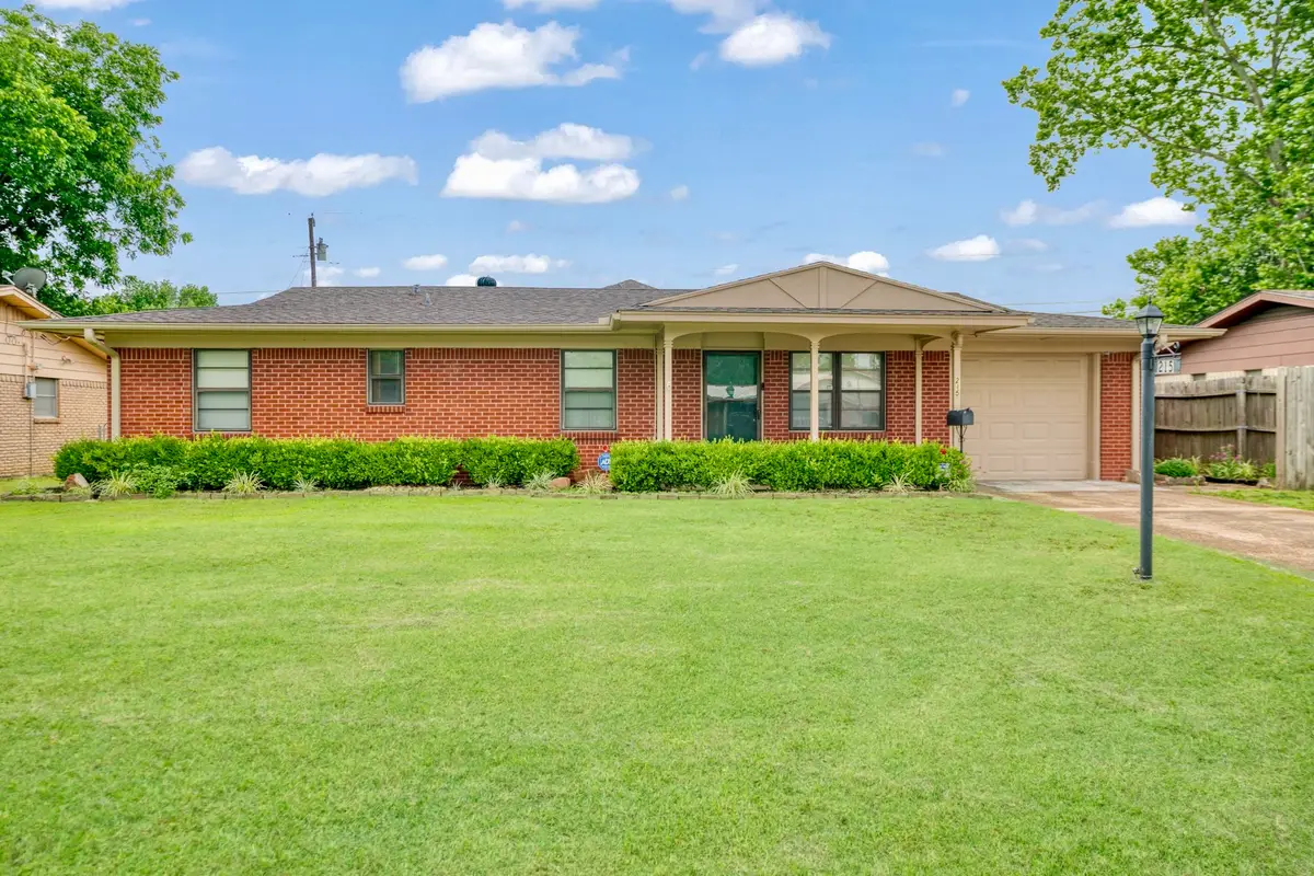 215 NE 32nd Street, Paris, TX 75460 - Image #1