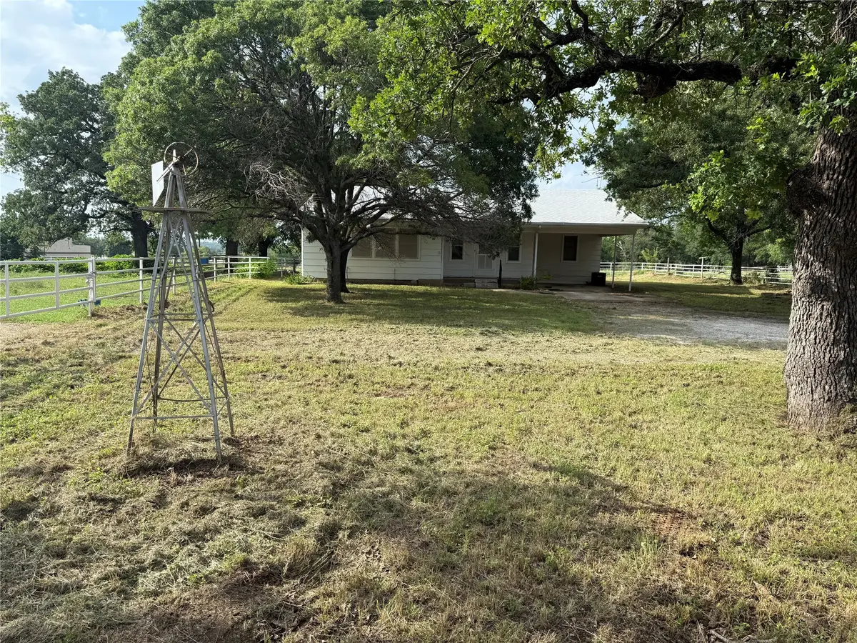 820 Goshen Road, Springtown, TX 76082 - Image #1