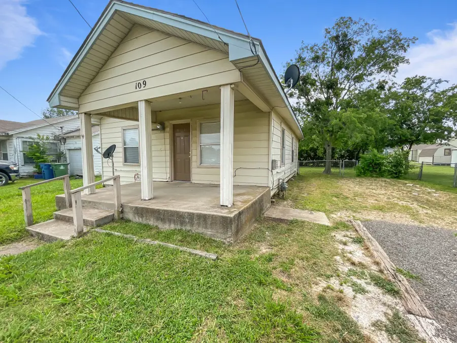 109 S 5th Street, Sanger, TX 76266 - Image #2