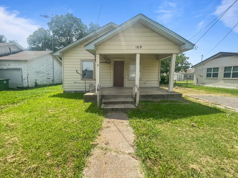 109 S 5th Street, Sanger, TX 76266 - Image #3
