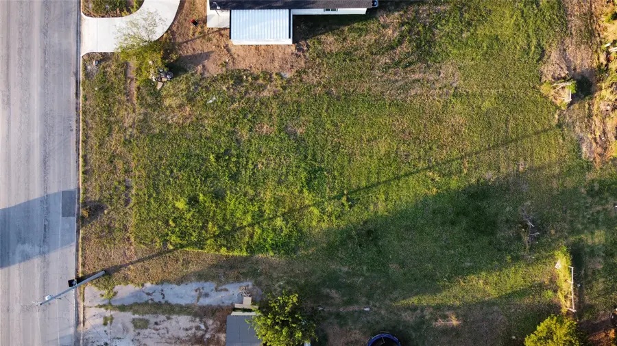 305 Ussery Street, Bowie, TX 76230 - Image #3