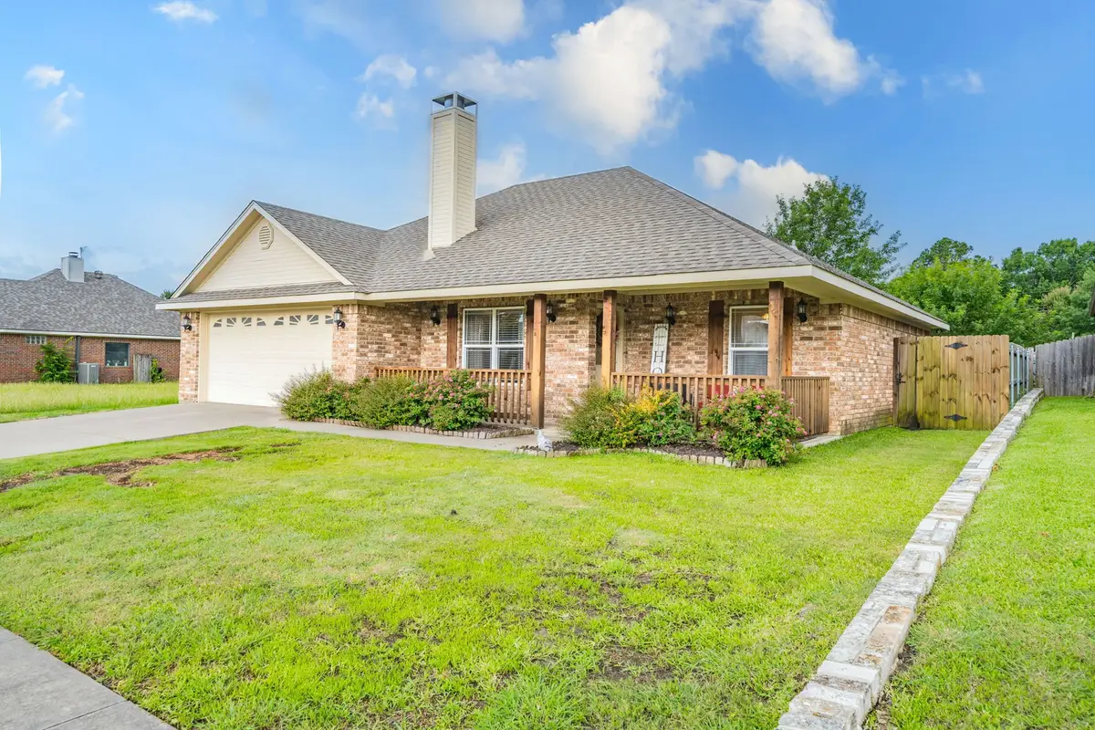 305 Centenial Avenue, Ennis, TX 75119 - Image #1