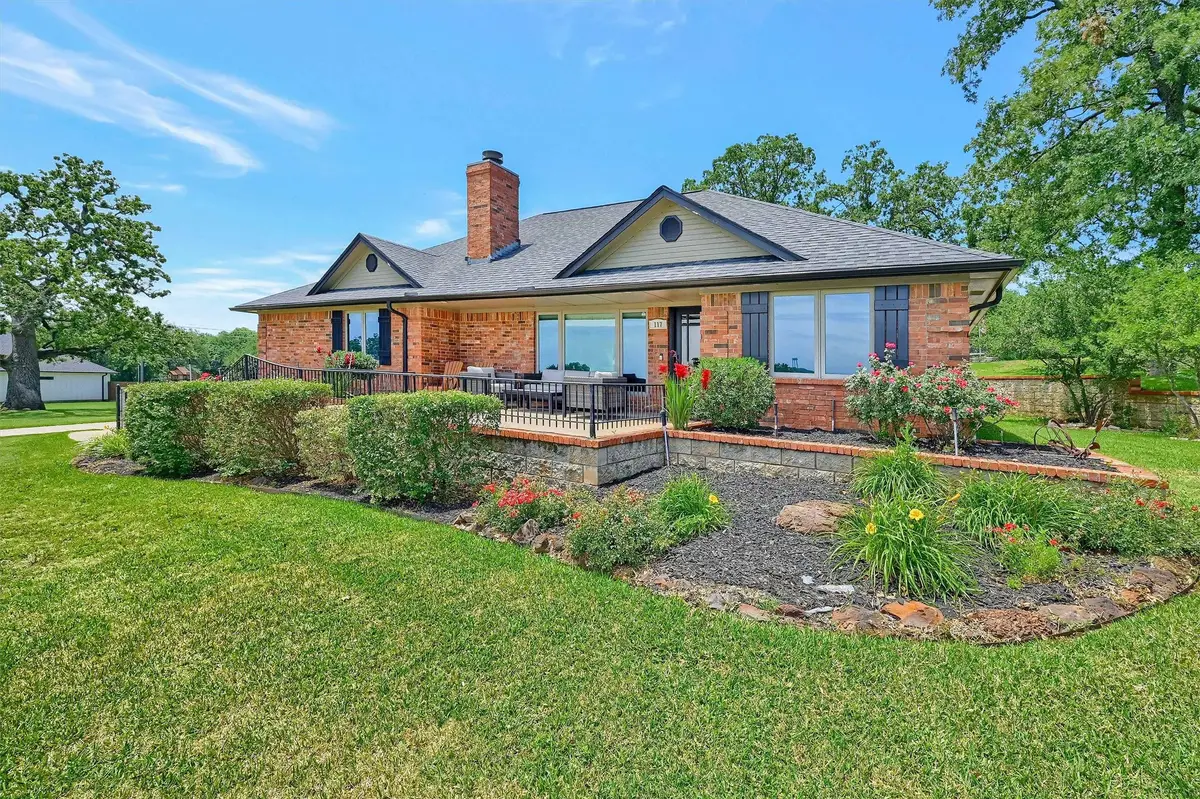 117 Kiowa Drive S, Lake Kiowa, TX 76240 - Image #1