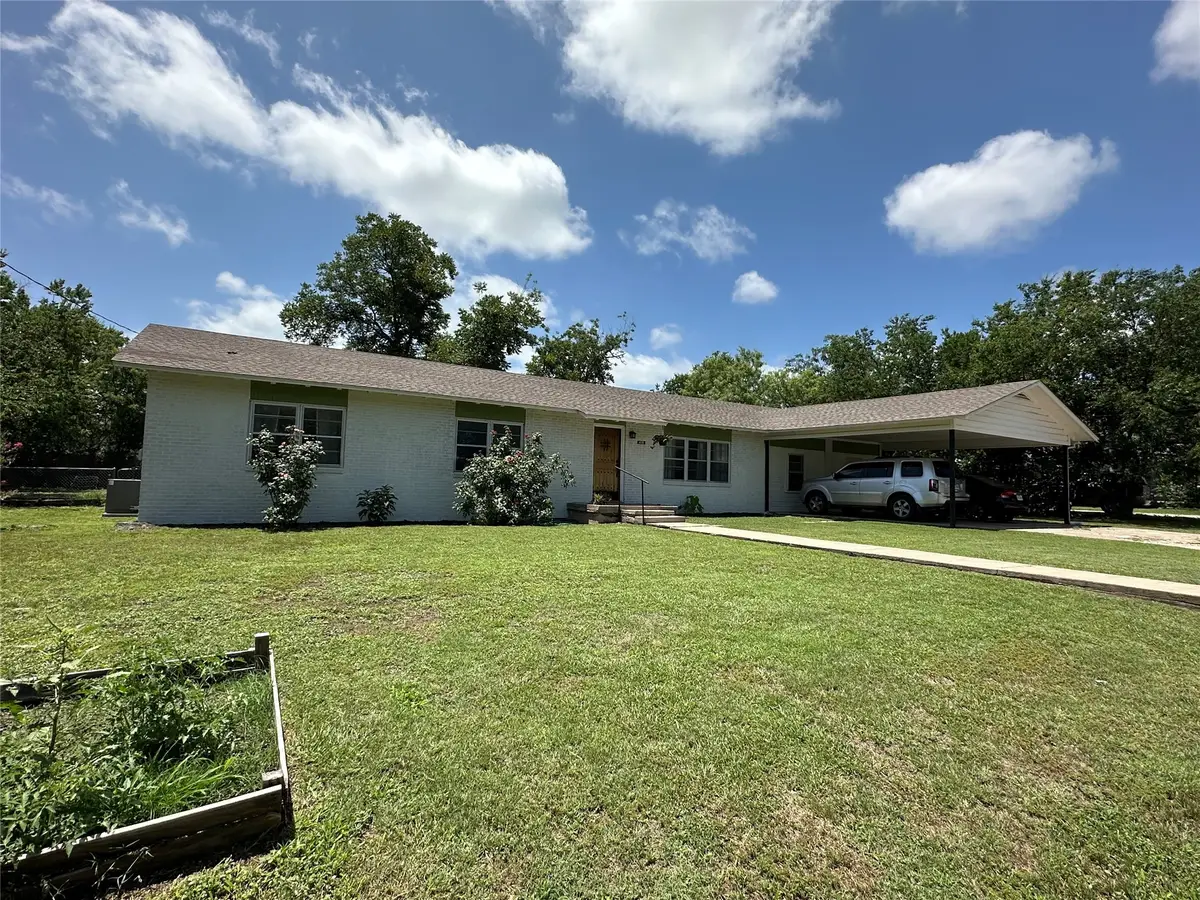 408 W Armstrong, Comanche, TX 76442 - Image #1