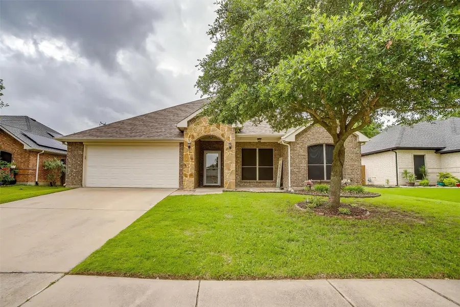 707 Oakmont Drive, Ennis, TX 75119 - Image #3
