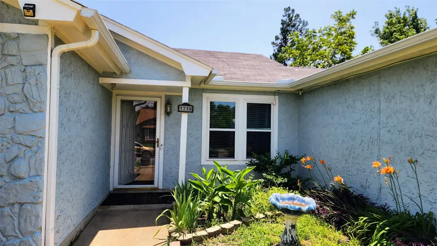 1718 Gentle Wind Drive, Arlington, TX 76018 - Image #2