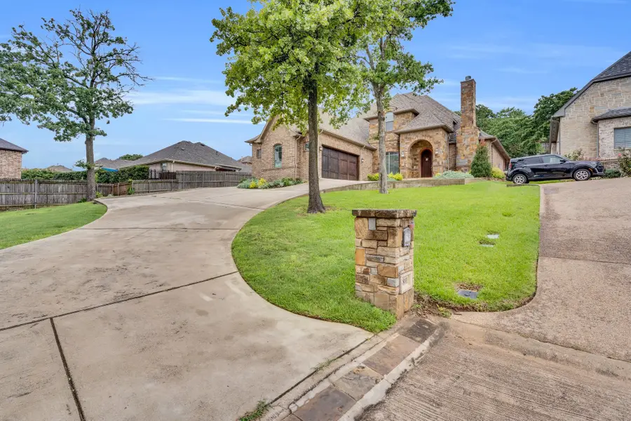 6801 Woodland Hills Drive, North Richland Hills, TX 76182 - Image #2