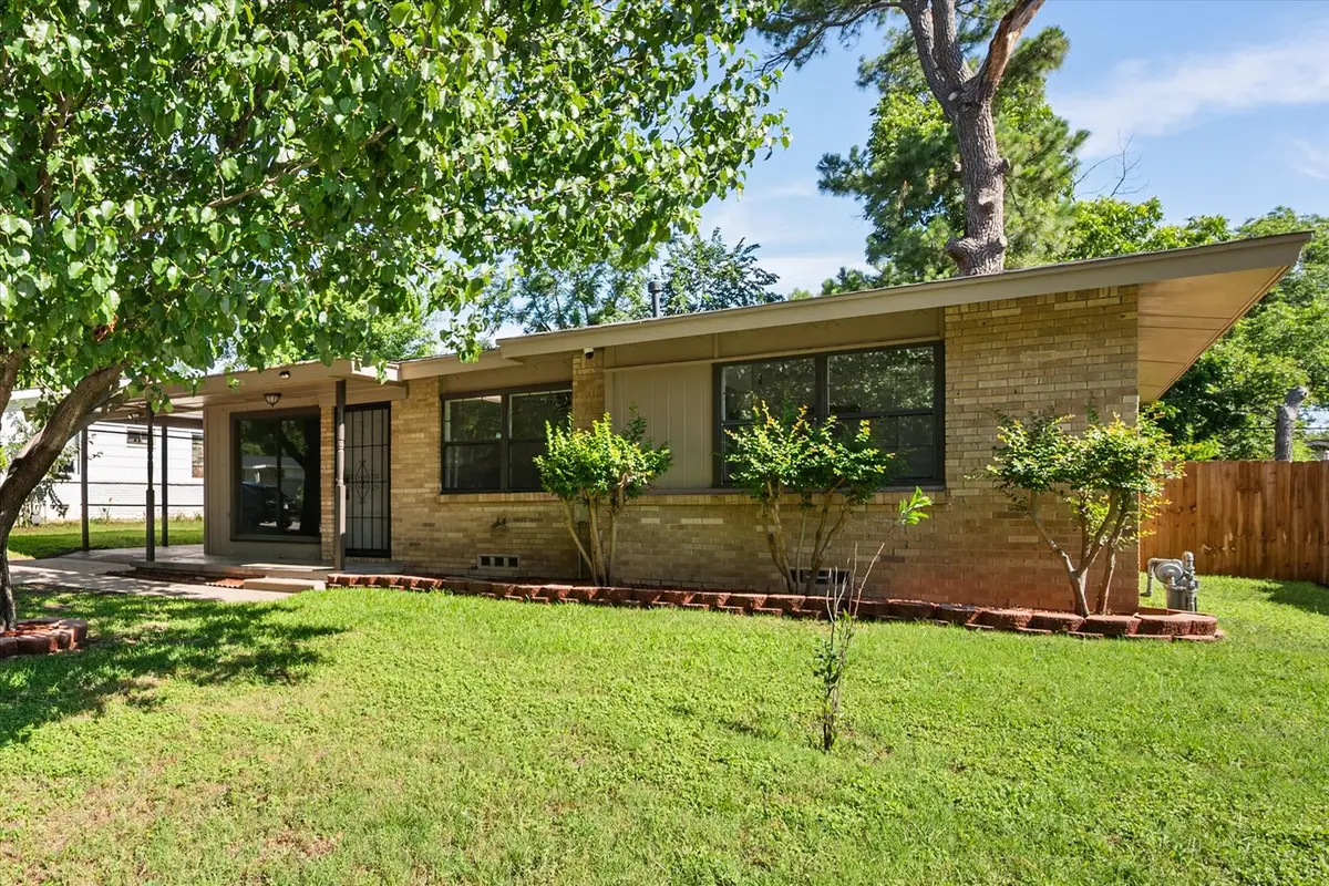 612 Elm Street, Hurst, TX 76053 - Image #1