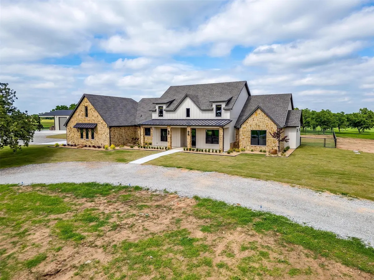 3019 Orchard Road, Bowie, TX 76230 - Image #1