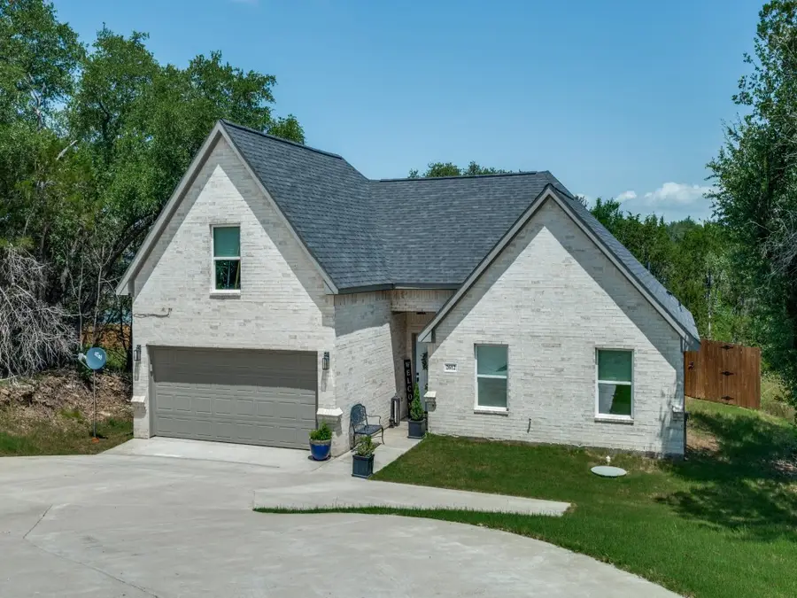 2612 Houston Court, Granbury, TX 76048 - Image #2