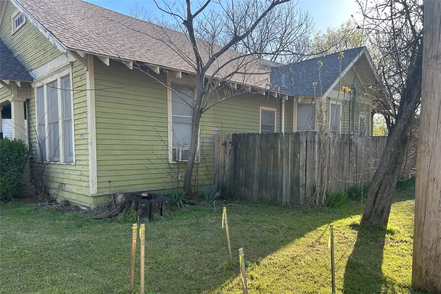 701 S Clements Street, Gainesville, TX 76240 - Image #2