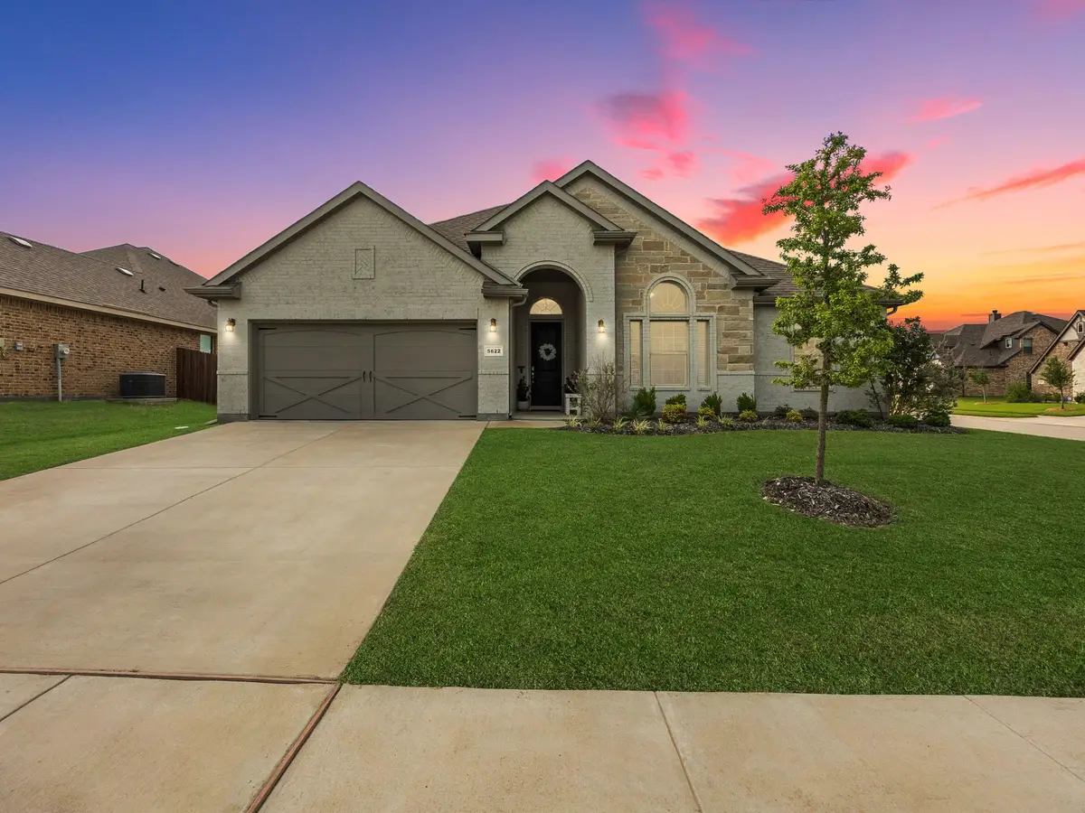 5622 Log Cabin Court, Midlothian, TX 76065 - Image #1