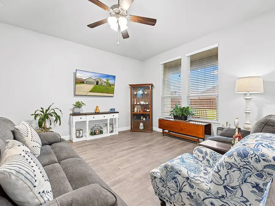 5622 Log Cabin Court, Midlothian, TX 76065 - Image #3