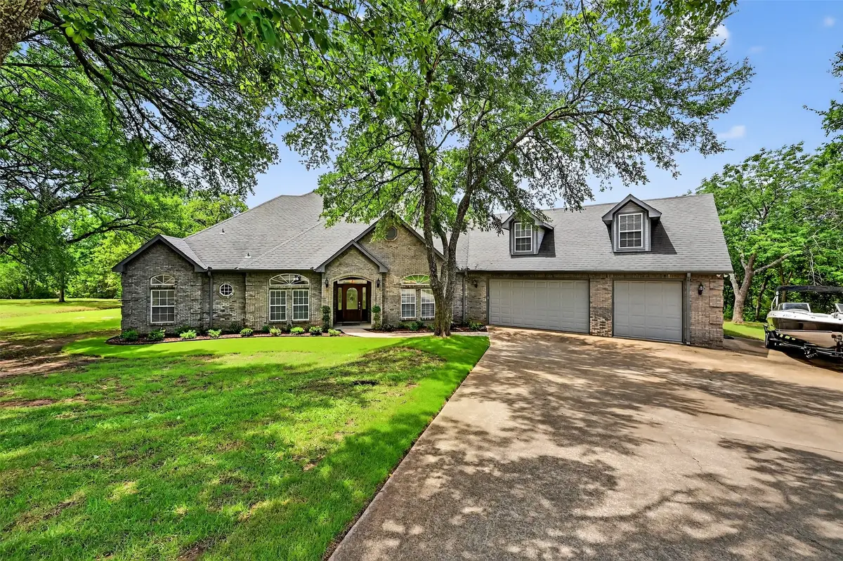 688 Lazy Acres Circle, Pottsboro, TX 75076 - Image #1