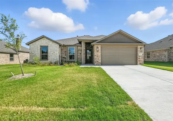 633 Mooney Drive, Saginaw, TX 76179