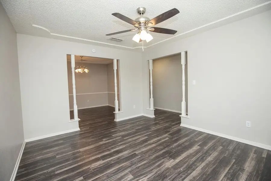 4209 W Pleasant Forest Street, Arlington, TX 76015 - Image #2