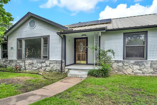 820 Lipscomb Street, Bonham, TX 75418