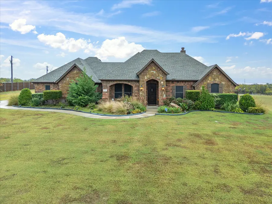 106 Lajitas Drive, Decatur, TX 76234 - Image #2