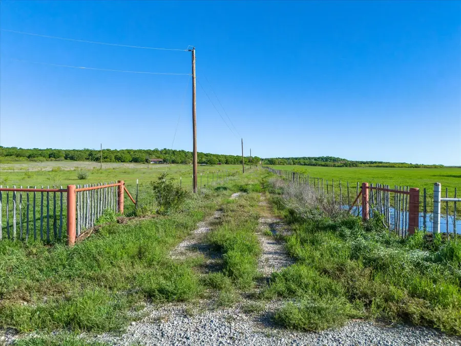 3760 Dewebber Road, Bowie, TX 76230 - Image #2