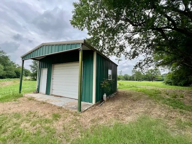 600 S Bois D'arc Street, Blossom, TX 75416 - Image #1