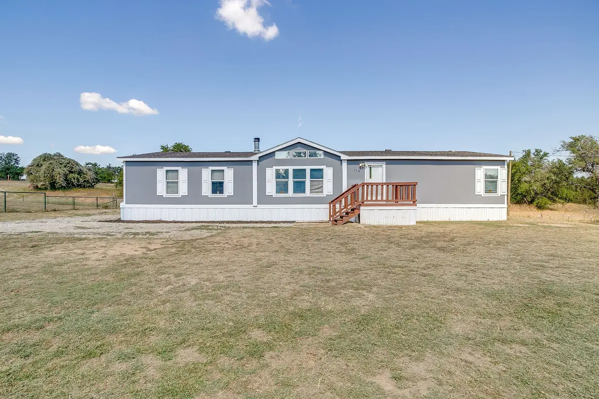 113 Salty Dog Lane, Springtown, TX 76082 - Image #1