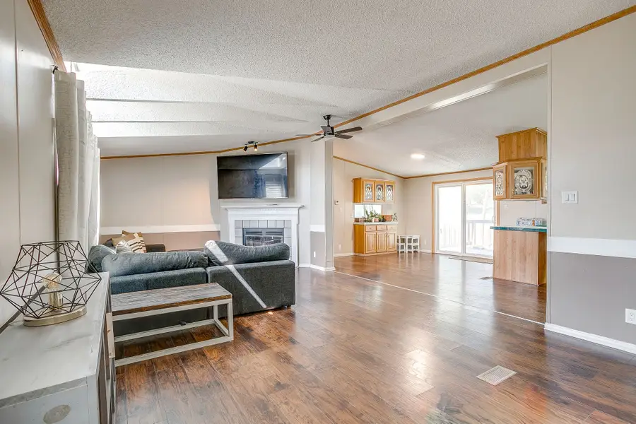 113 Salty Dog Lane, Springtown, TX 76082 - Image #3