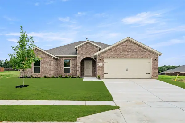 733 Stone Eagle Drive, Azle, TX 76020